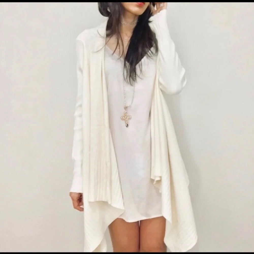 Larry Levine Cream Ribbed Drape Front Cardigan Size Medium